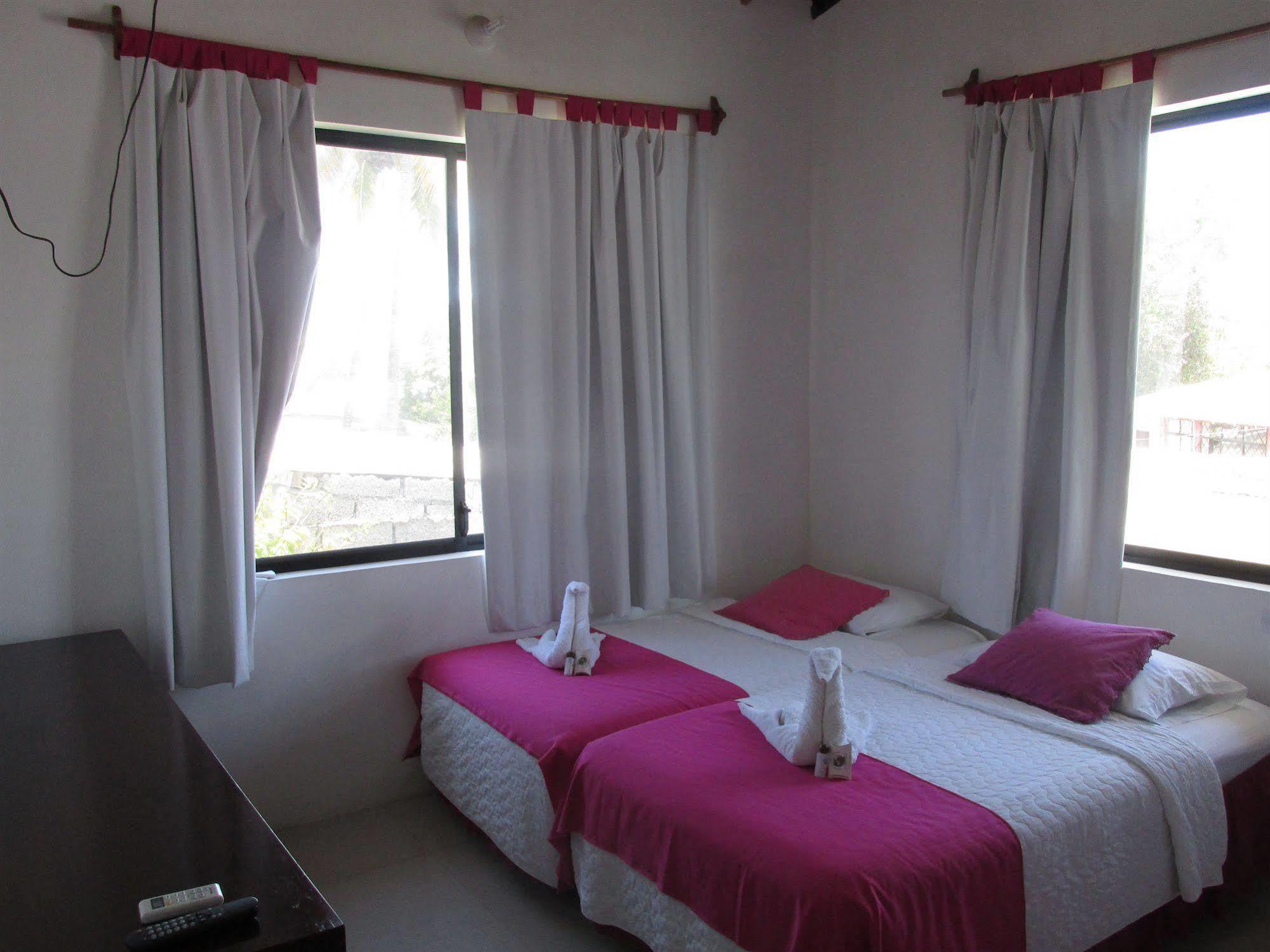 Hotel La Gran Tortuga - ᯤ Starlink Puerto Villamil Eksteriør bilde